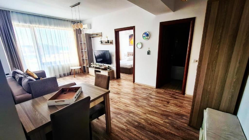 Seaview Cancun Apartments Summerland Mamaia Buitenkant foto